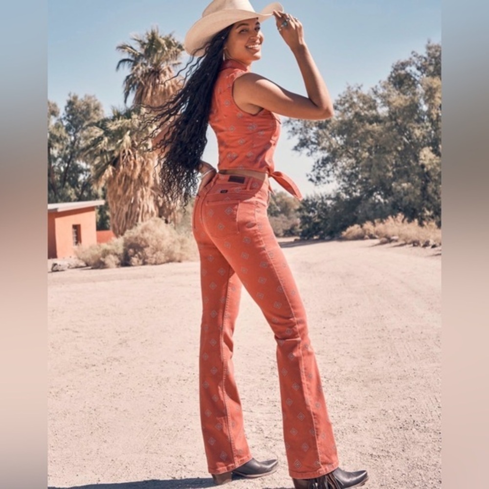 NEW Wrangler High Rise Bootcut Bandana Jean Red Diamond Western Cowgirl Festival - Picture 12 of 13